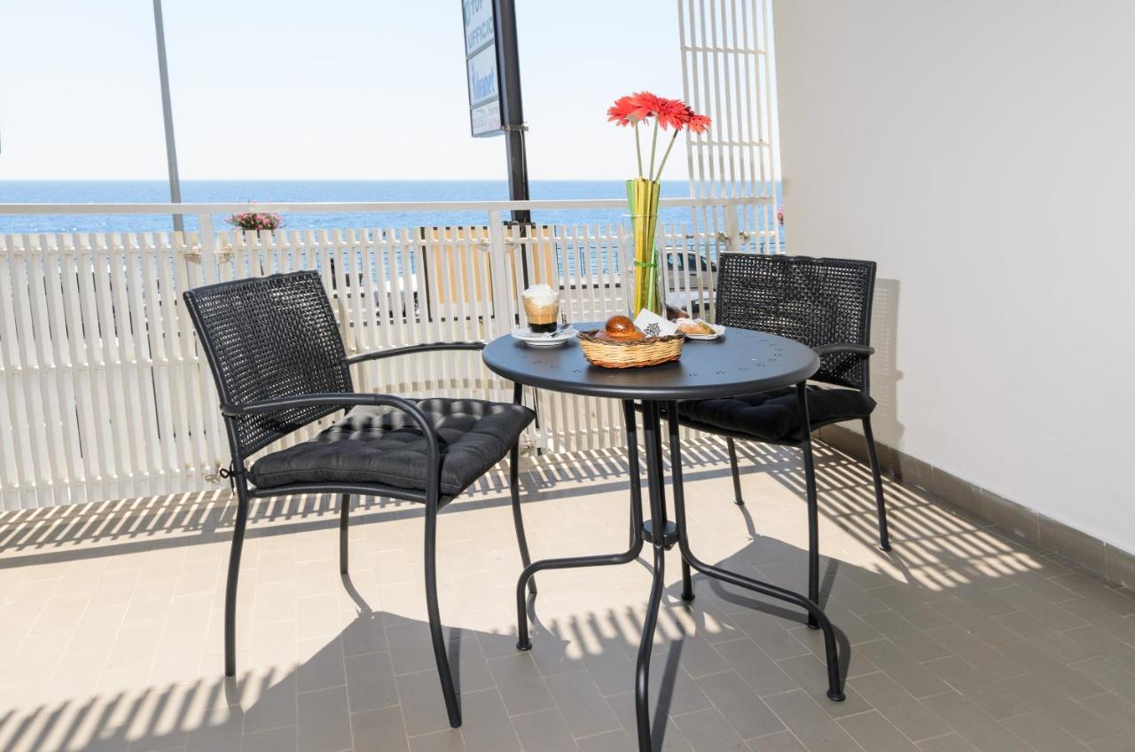 סנטה תרזה די ריבה Marina D'Agro Residence מראה חיצוני תמונה