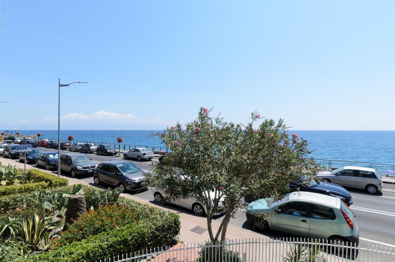 סנטה תרזה די ריבה Marina D'Agro Residence מראה חיצוני תמונה